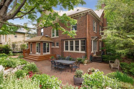 2270 W Lake Of The Isles Parkway, Minneapolis, MN 55405
