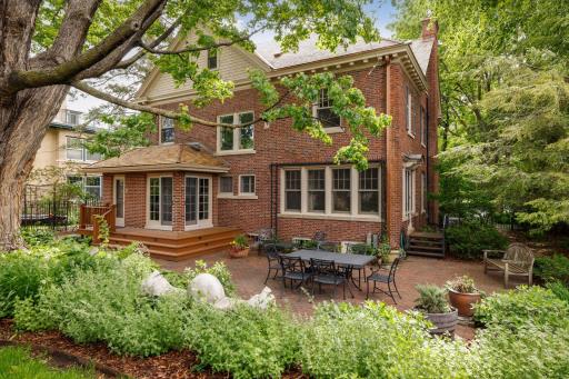 2270 W Lake Of The Isles Parkway, Minneapolis, MN 55405