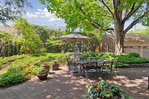 2270 W Lake Of The Isles Parkway, Minneapolis, MN 55405