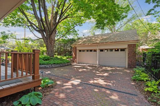 2270 W Lake Of The Isles Parkway, Minneapolis, MN 55405