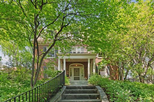 2270 W Lake Of The Isles Parkway, Minneapolis, MN 55405