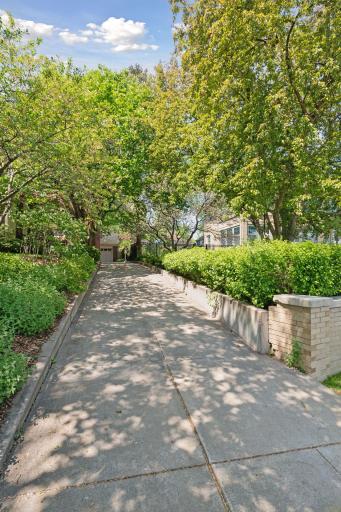 2270 W Lake Of The Isles Parkway, Minneapolis, MN 55405