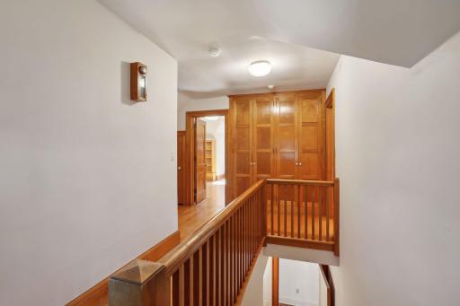 2270 W Lake Of The Isles Parkway, Minneapolis, MN 55405