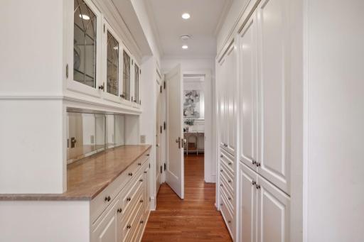 2270 W Lake Of The Isles Parkway, Minneapolis, MN 55405