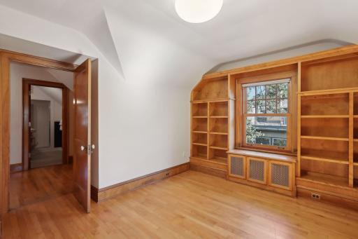 2270 W Lake Of The Isles Parkway, Minneapolis, MN 55405