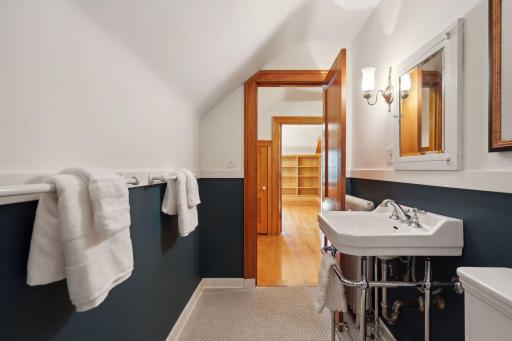 2270 W Lake Of The Isles Parkway, Minneapolis, MN 55405