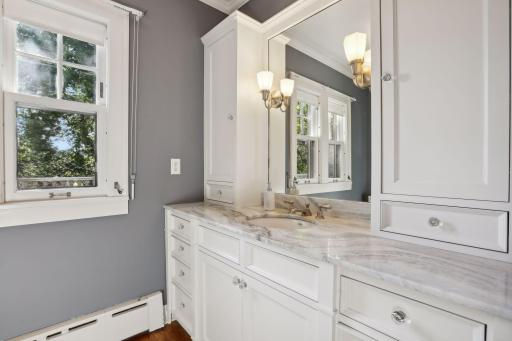 2270 W Lake Of The Isles Parkway, Minneapolis, MN 55405