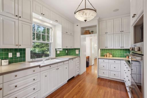2270 W Lake Of The Isles Parkway, Minneapolis, MN 55405