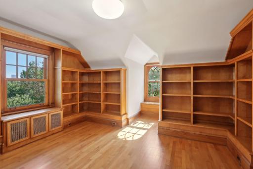 2270 W Lake Of The Isles Parkway, Minneapolis, MN 55405