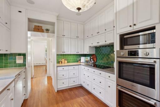 2270 W Lake Of The Isles Parkway, Minneapolis, MN 55405