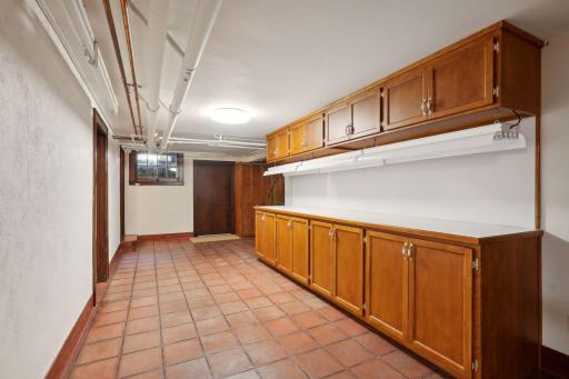 2270 W Lake Of The Isles Parkway, Minneapolis, MN 55405