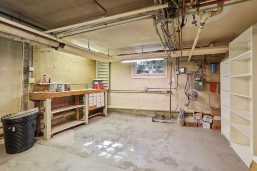 2270 W Lake Of The Isles Parkway, Minneapolis, MN 55405
