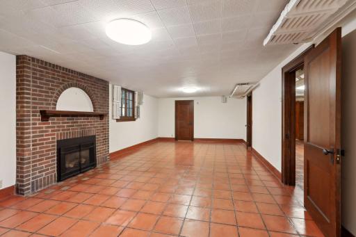 2270 W Lake Of The Isles Parkway, Minneapolis, MN 55405