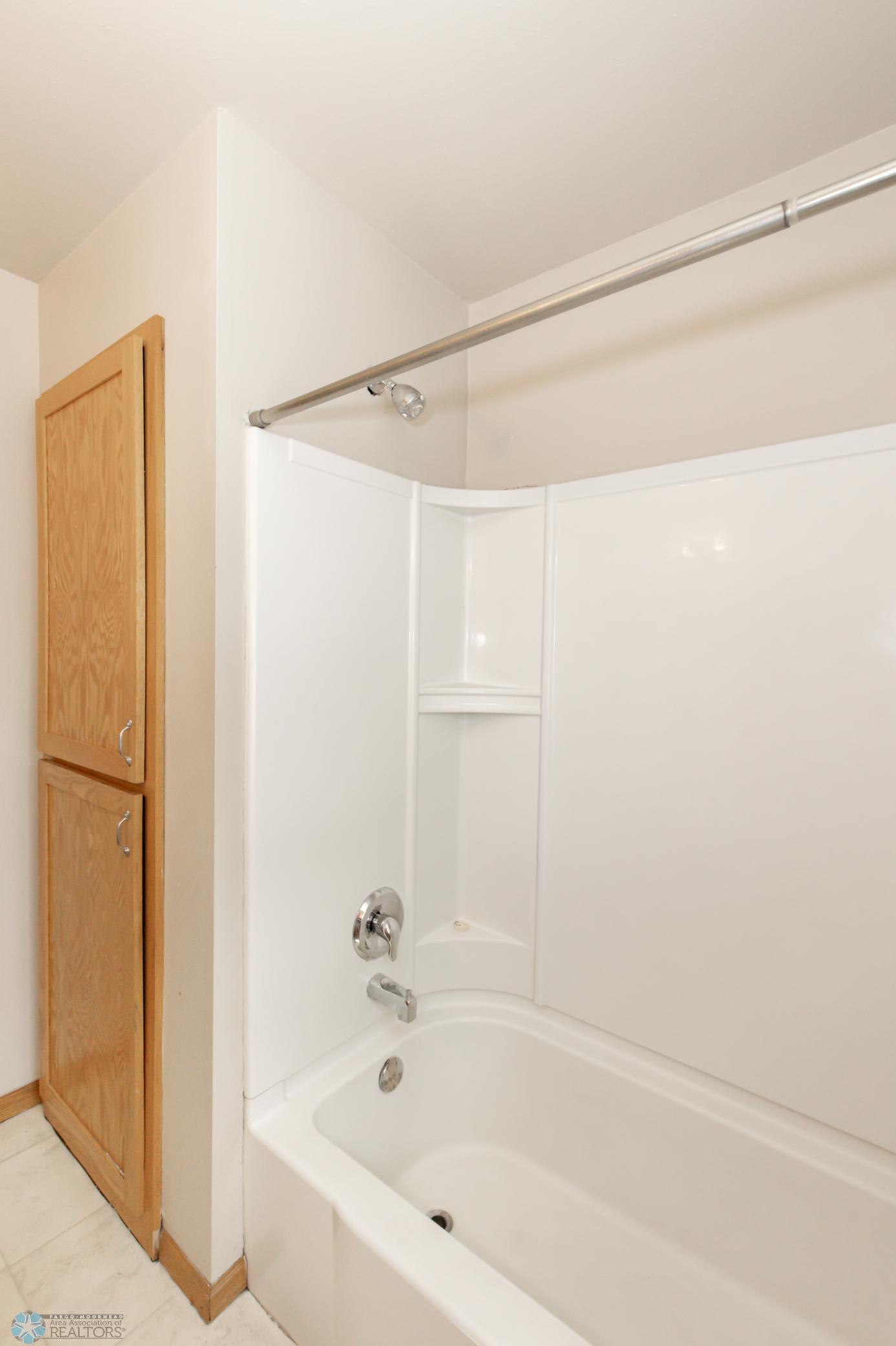 Unit 3 bathroom - full