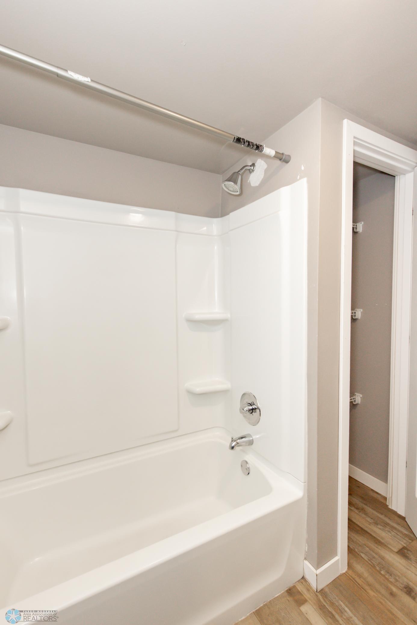 Unit 2 bathroom - full