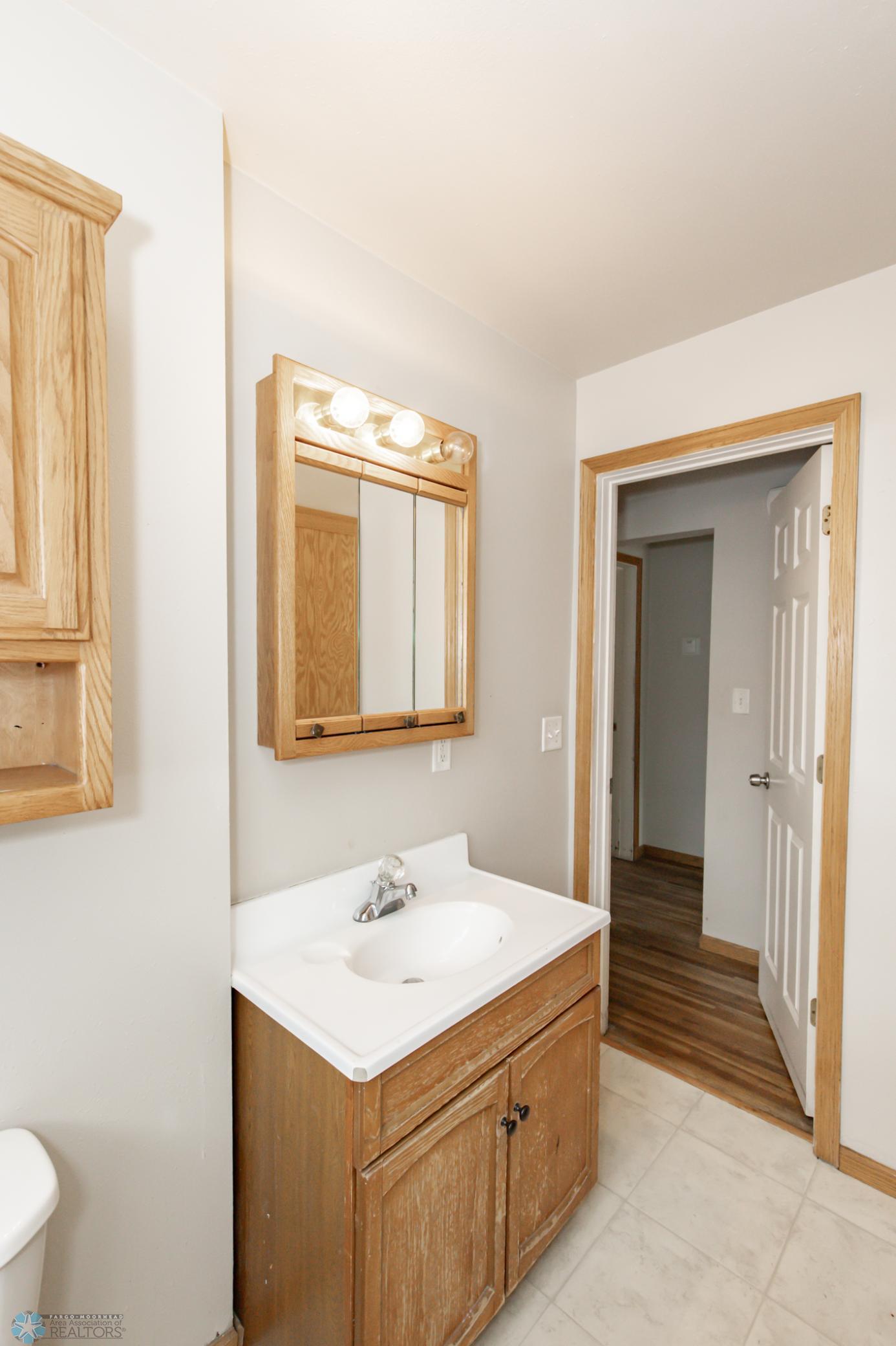 Unit 3 bathroom - full