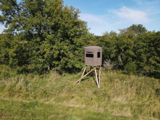One of over a half dozen strategically placed Banks Blinds in place on the land