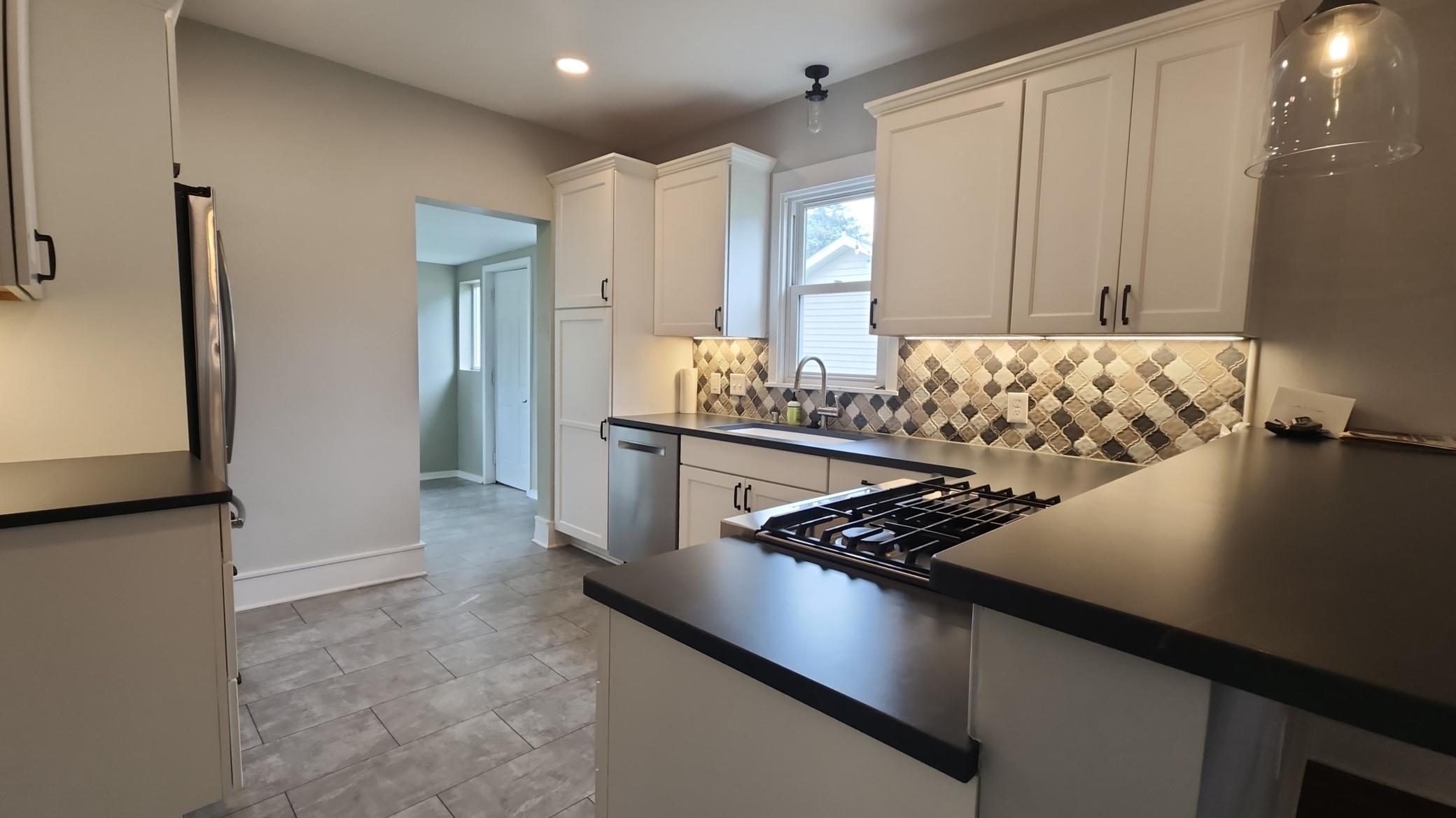 2255 3rd kitchen.jpg