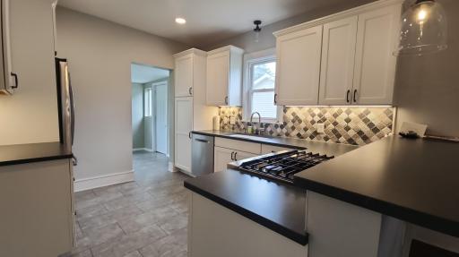 2255 3rd kitchen.jpg