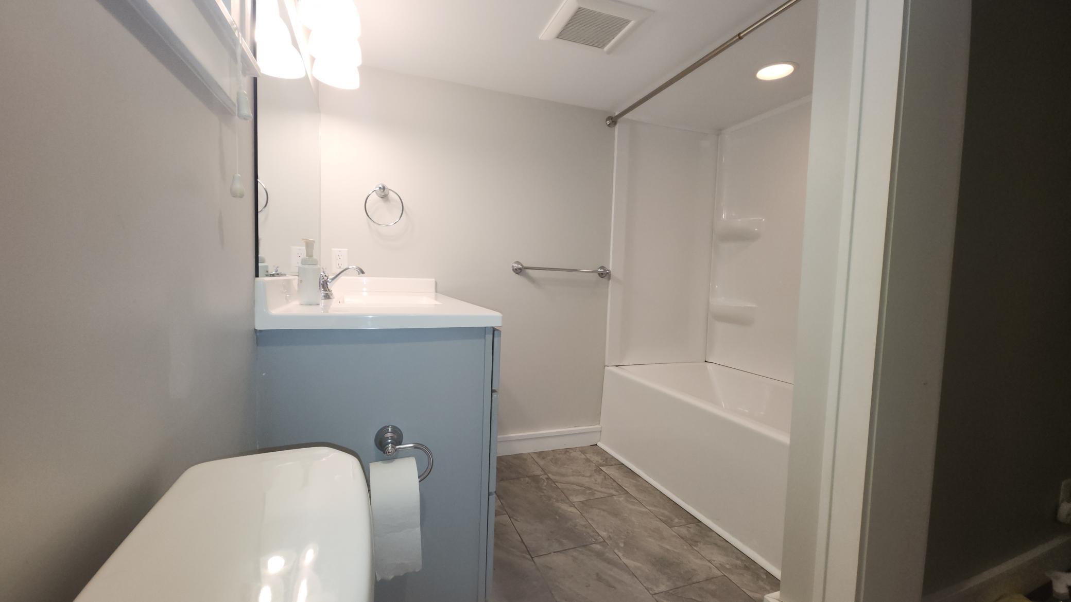 Lower bathroom 2255 3rd.jpg