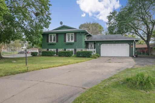 7417 Regent Avenue N, Minneapolis, MN 55443