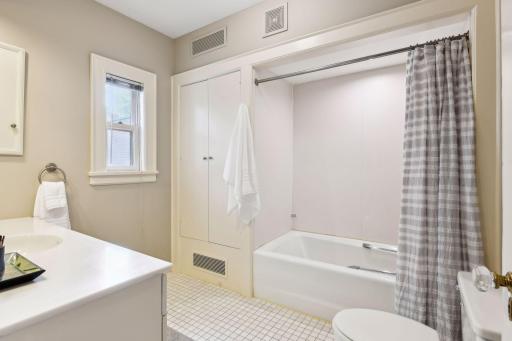 1961 Kenwood Parkway, Minneapolis, MN 55405