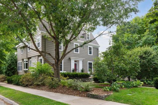 1961 Kenwood Parkway, Minneapolis, MN 55405