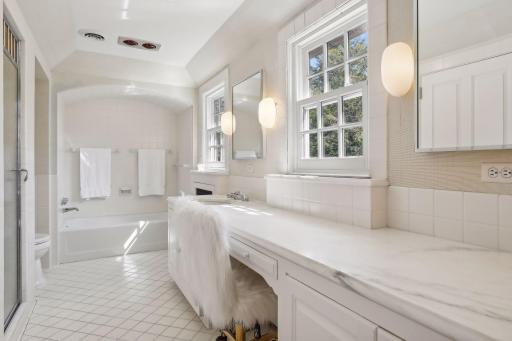 Bedroom #2 Ensuite Full Bathroom