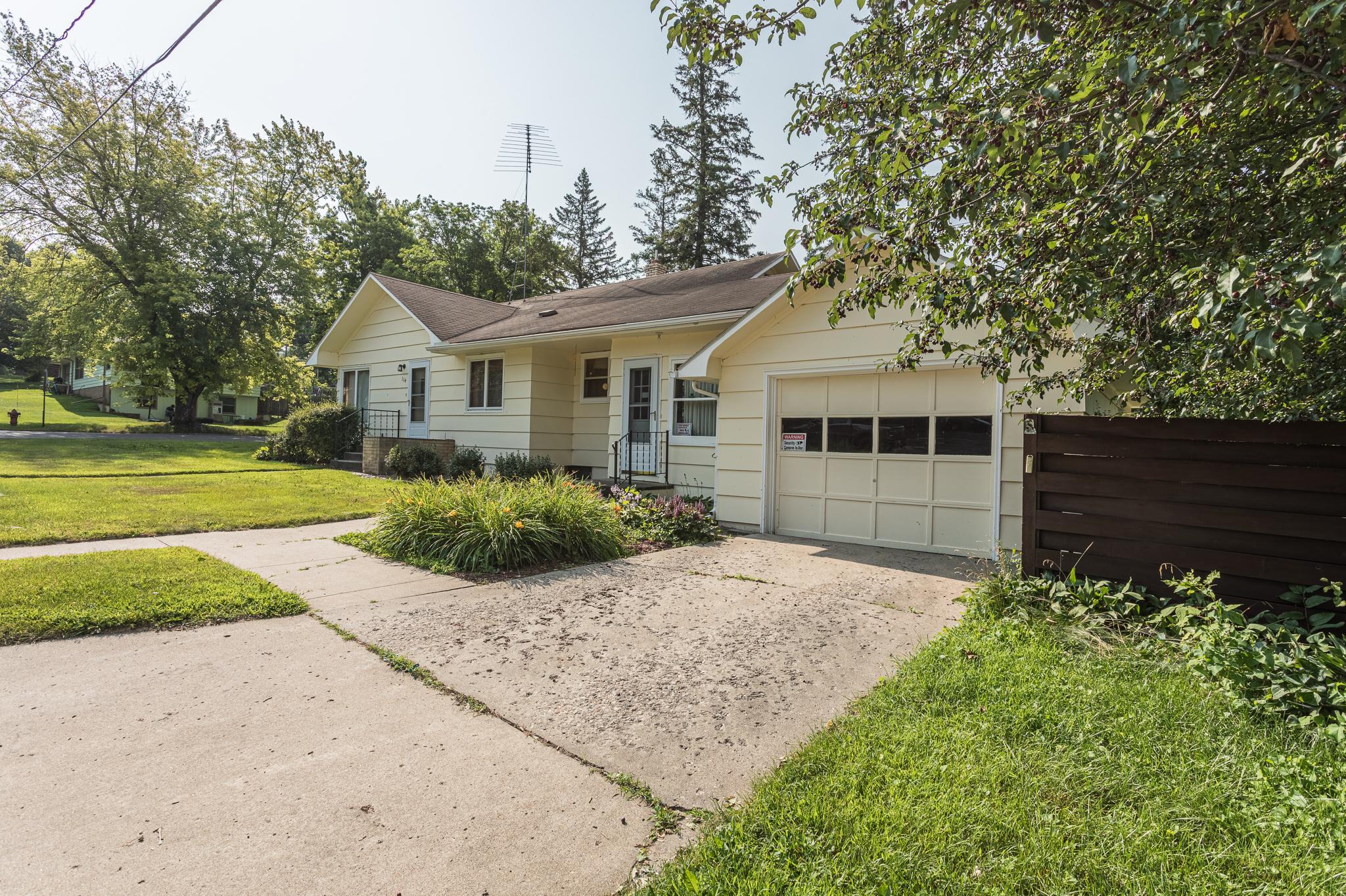 114 1st Ave SE