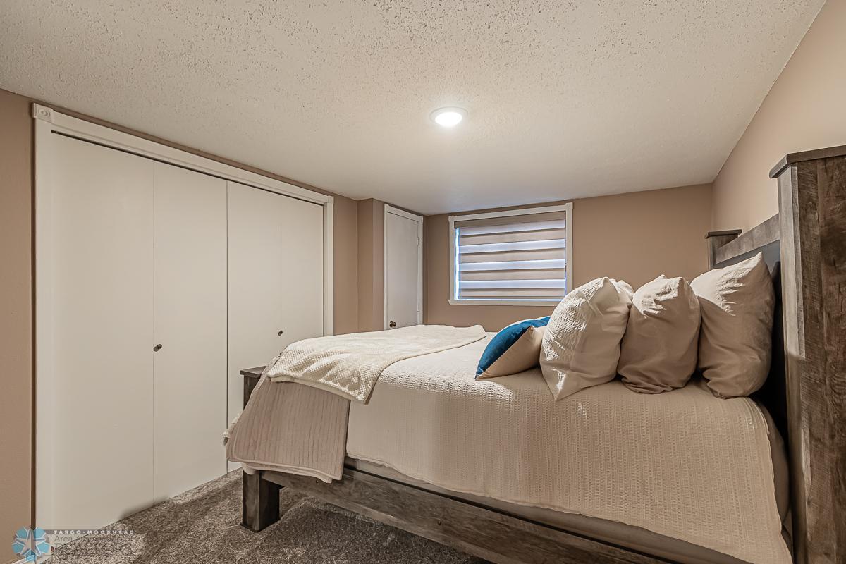 2975 Southgate Dr S, Fargo, ND 58103-15.jpg