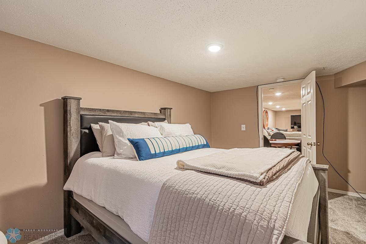 2975 Southgate Dr S, Fargo, ND 58103-16.jpg