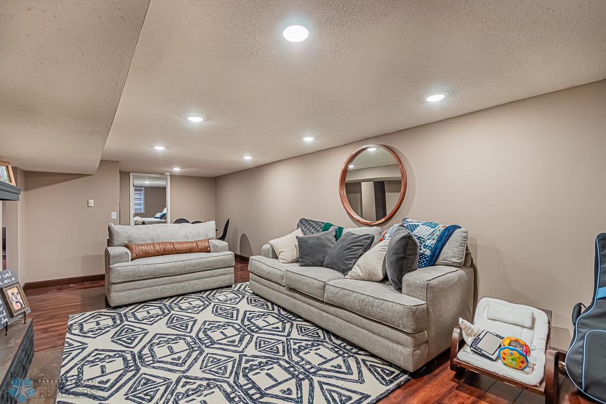2975 Southgate Dr S, Fargo, ND 58103-11.jpg