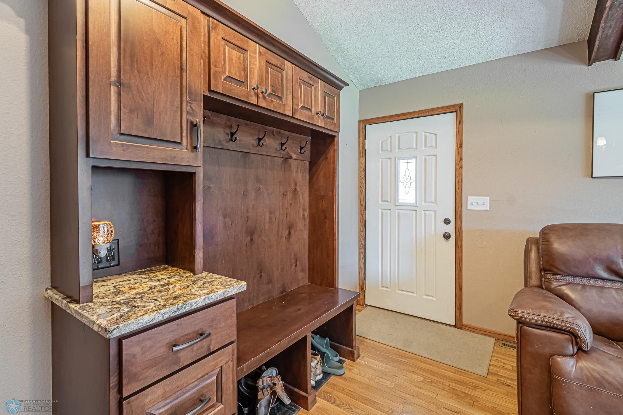 2975 Southgate Dr S, Fargo, ND 58103-08-2.jpg