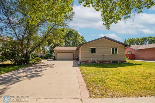 2975 Southgate Dr S, Fargo, ND 58103-05-2.jpg