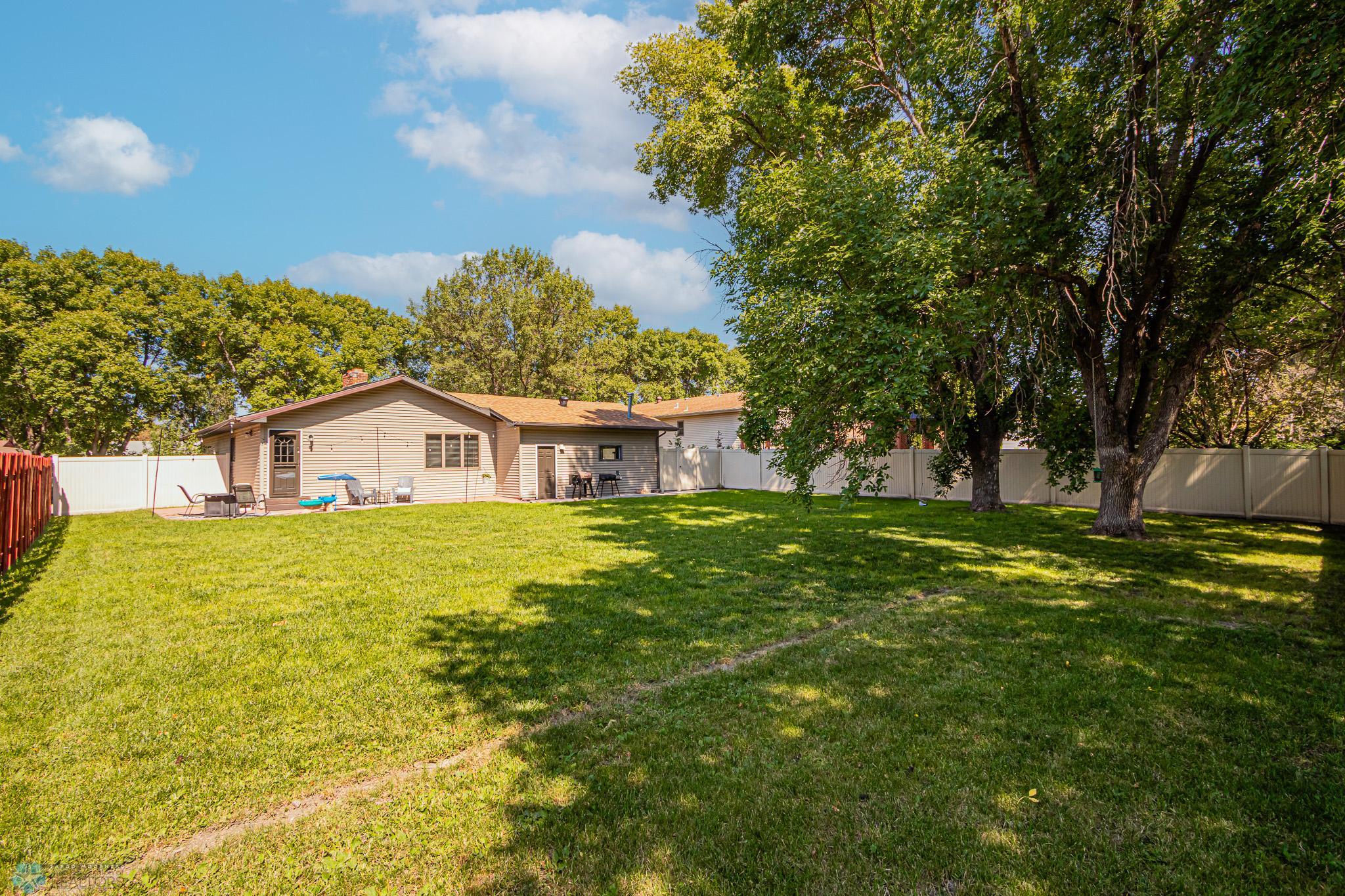 2975 Southgate Dr S, Fargo, ND 58103-03-2.jpg