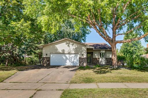 Photo for 267 Oakwood Drive, Saint Paul, MN 55126 - listing #6599552 267 Oakwood Drive, Saint Paul, MN 55126