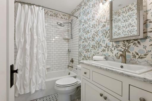 726 Linwood Avenue, Saint Paul, MN 55105