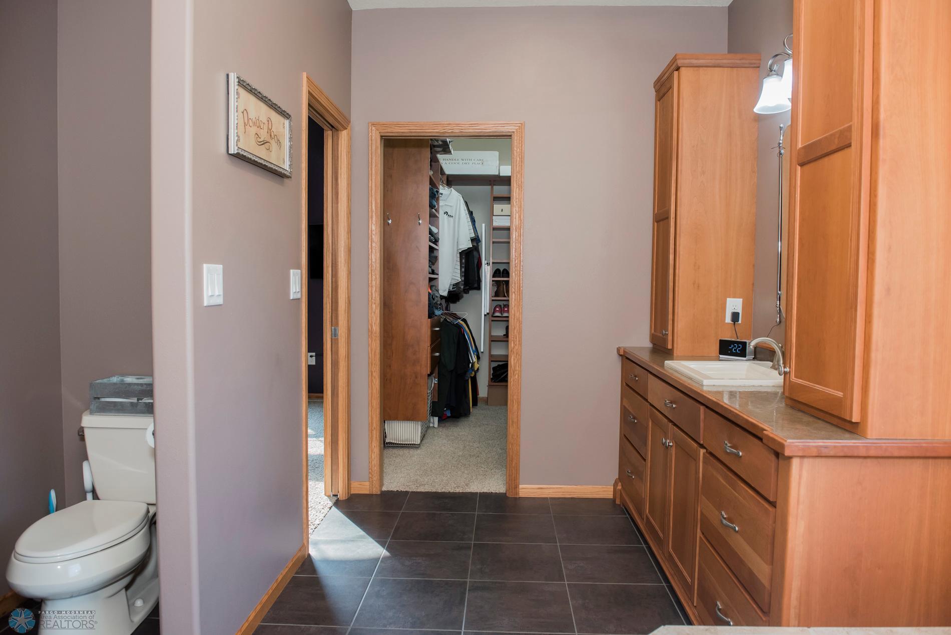 primary bath/closet