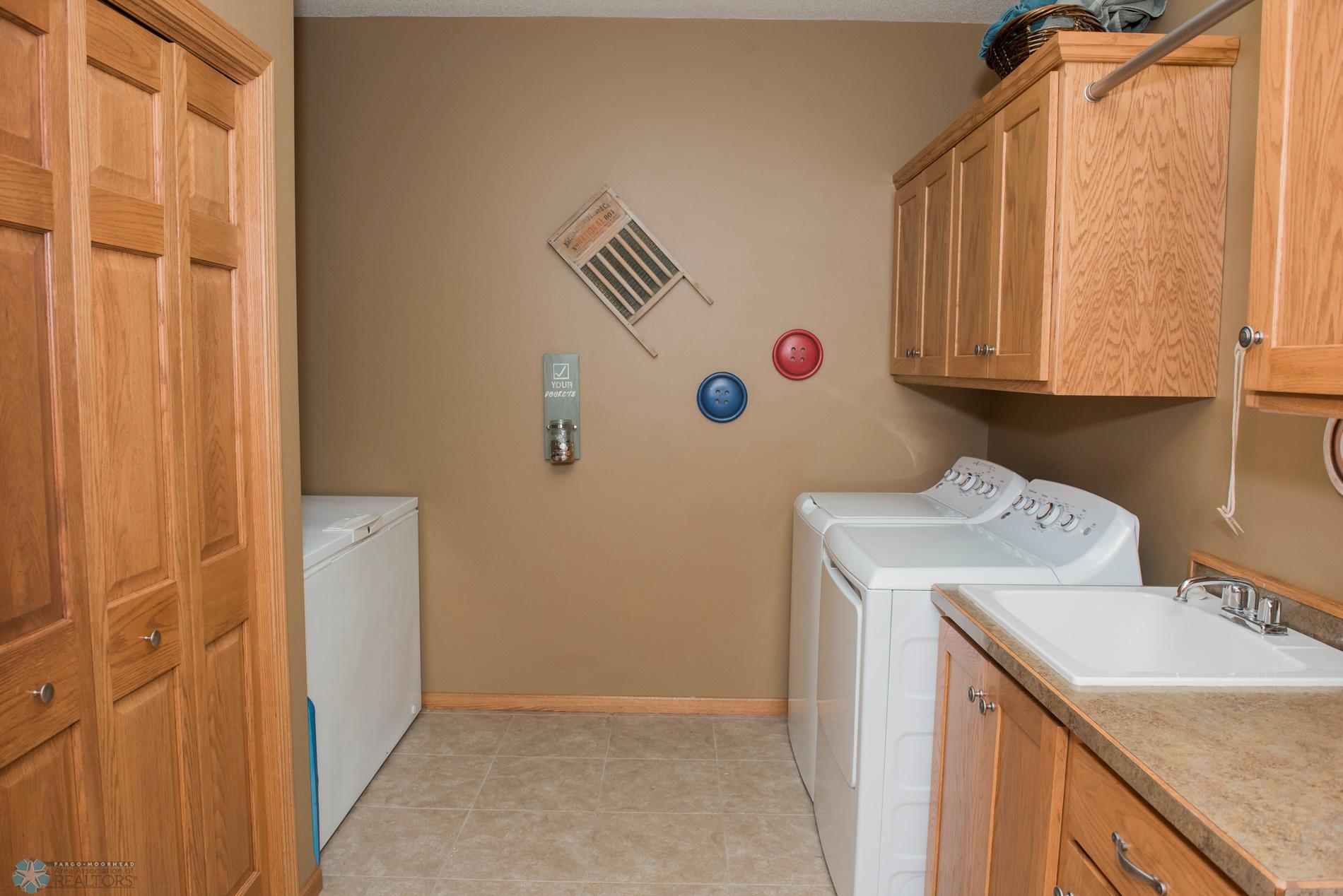 main floor mudroom/laundry