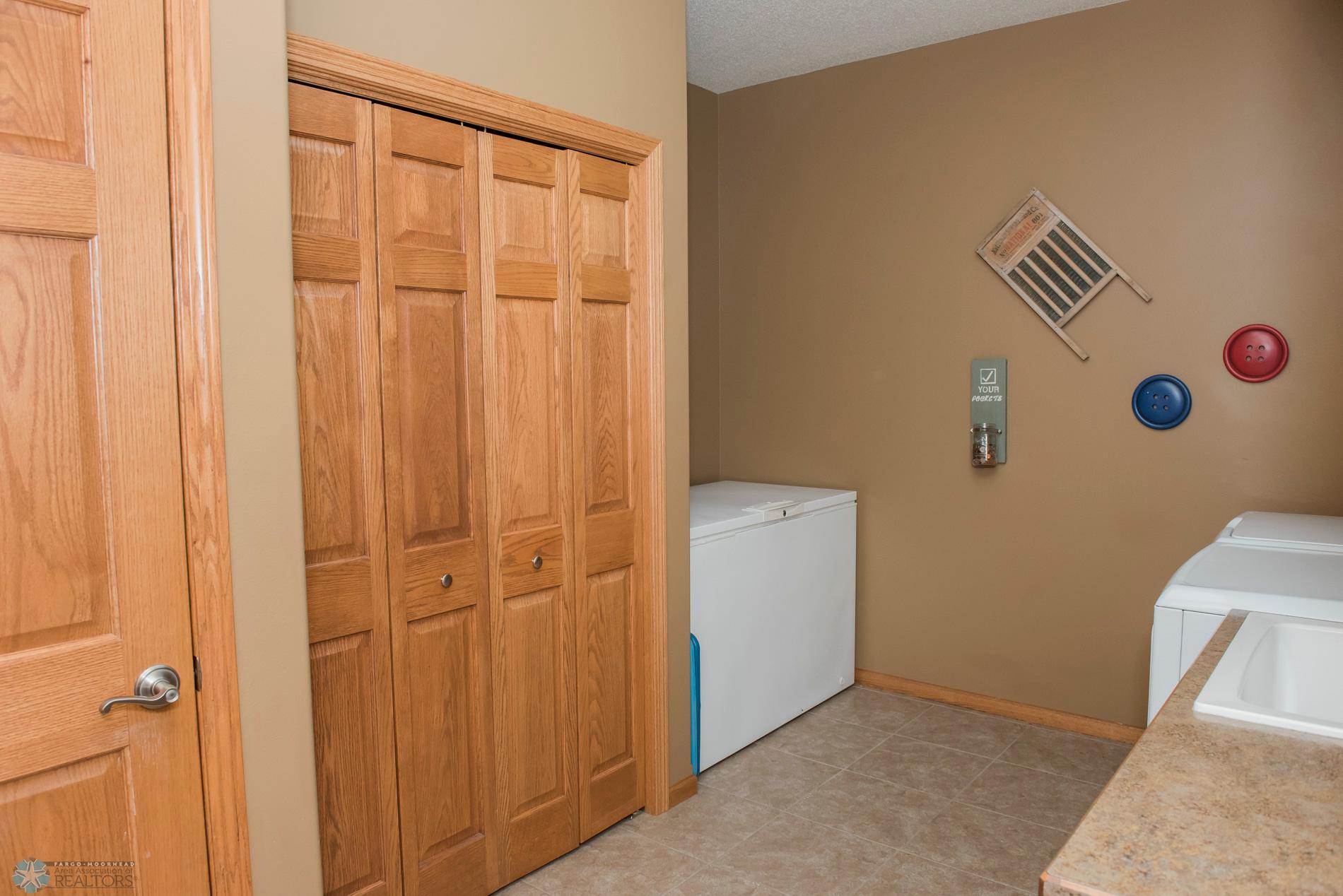 main floor mudroom/laundry