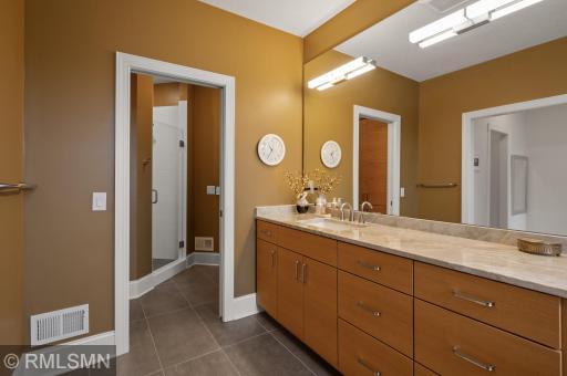 19 Kestrel Court, Saint Paul, MN 55127