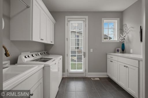 19 Kestrel Court, Saint Paul, MN 55127