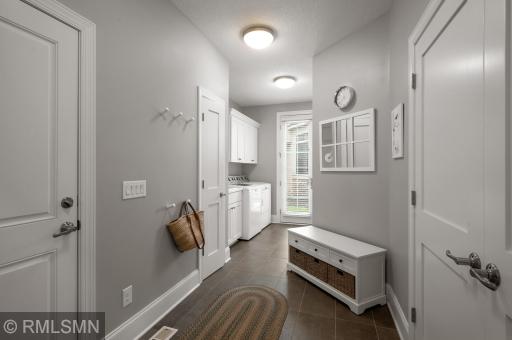 19 Kestrel Court, Saint Paul, MN 55127