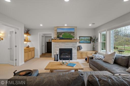 19 Kestrel Court, Saint Paul, MN 55127