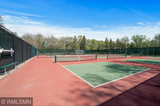 19 Kestrel Court, Saint Paul, MN 55127