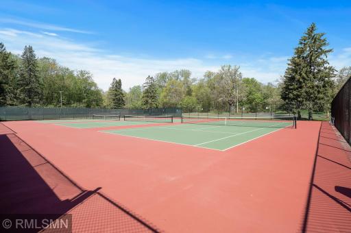 19 Kestrel Court, Saint Paul, MN 55127