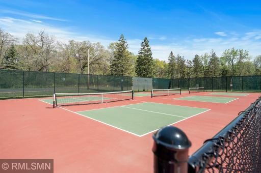 19 Kestrel Court, Saint Paul, MN 55127