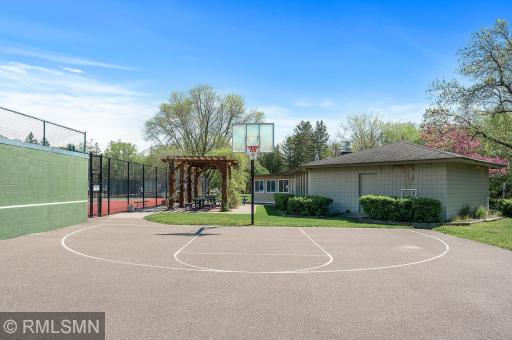 19 Kestrel Court, Saint Paul, MN 55127