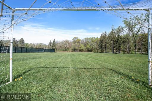 19 Kestrel Court, Saint Paul, MN 55127