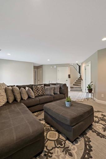 1713 Riverside Dr LL Living Rm